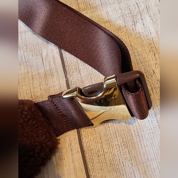 Lululemon Brown Sherpa Fleece Everywhere Zip Belt Sling Bag 2L Gold Hardware - Picture 7 of 12